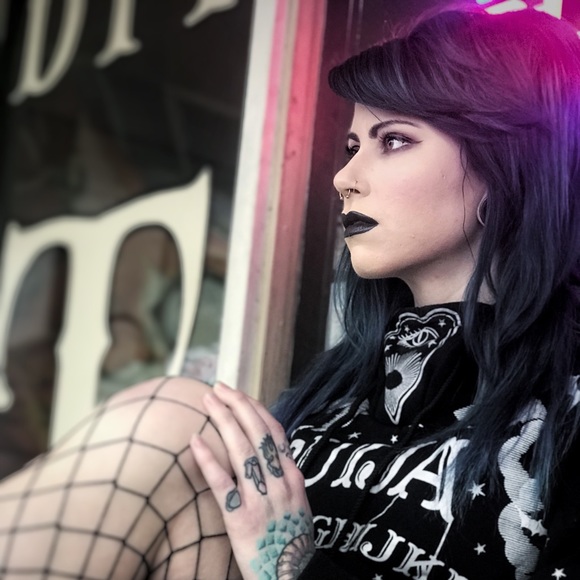 Meet your Posher, Tiffani - Picture 3 of 4